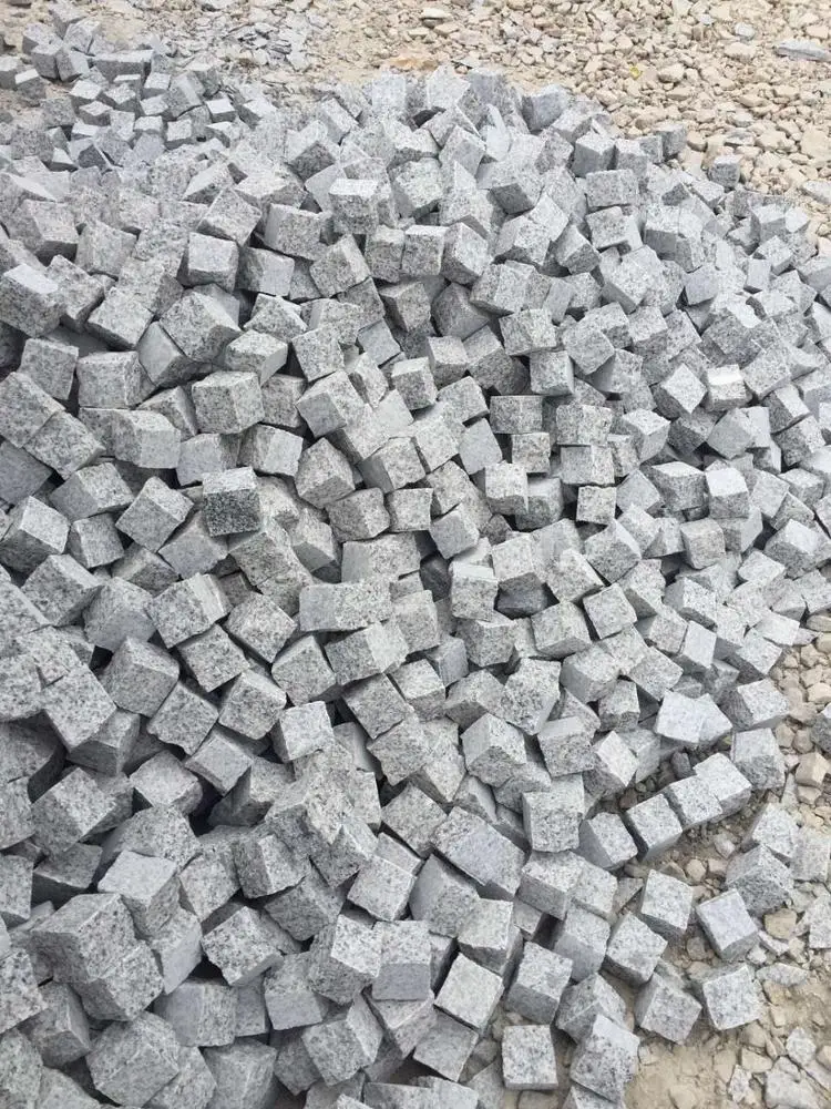 Черный гранитный брусчатый камень мощение подъездная дорога