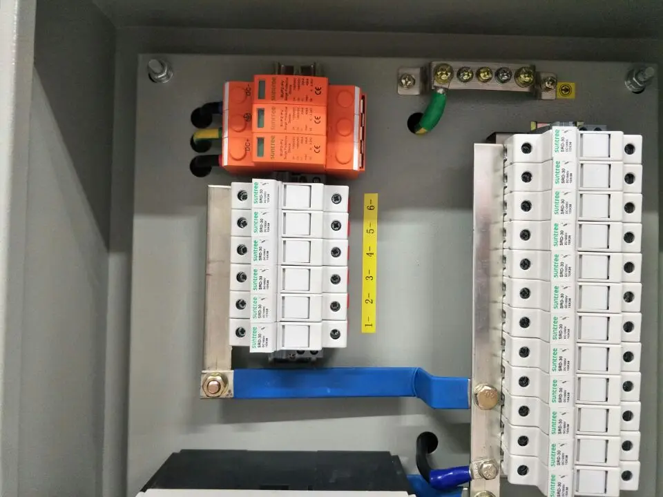 Factory OEM Support High Reliability IP65 Waterproof PV Solar System DC Combiner Box