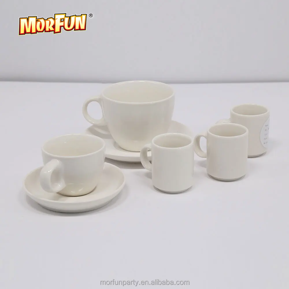 Набор из белой фарфоровой чайной чашки и блюдце