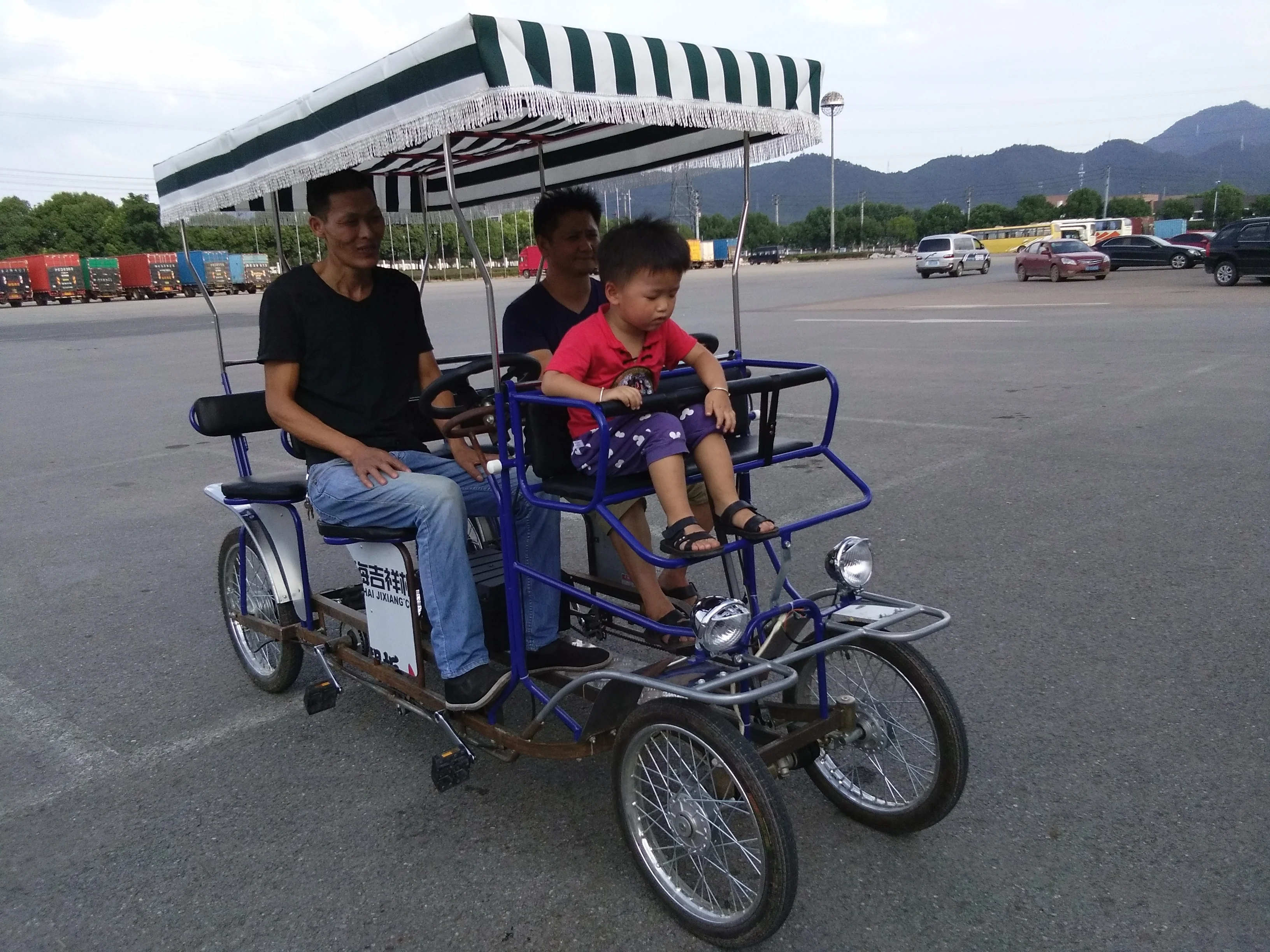 ELECTRIC 4 SEATER  BIKE WITH LED LIGHTS  surrey QUADRICYCLE
