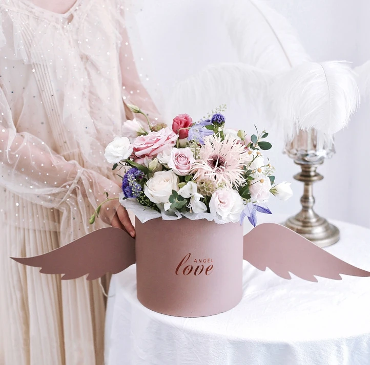 
The Angel Holding bucket portable round french flower bucket gift box for dry flowers fresh flower 