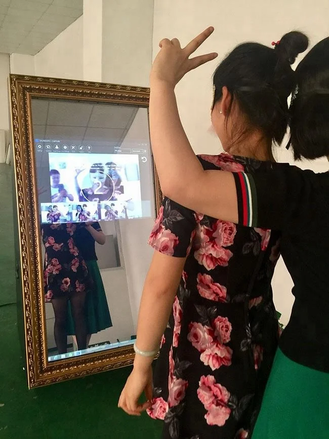Happy Sharing Mirror Magic Mirror Photo Booth