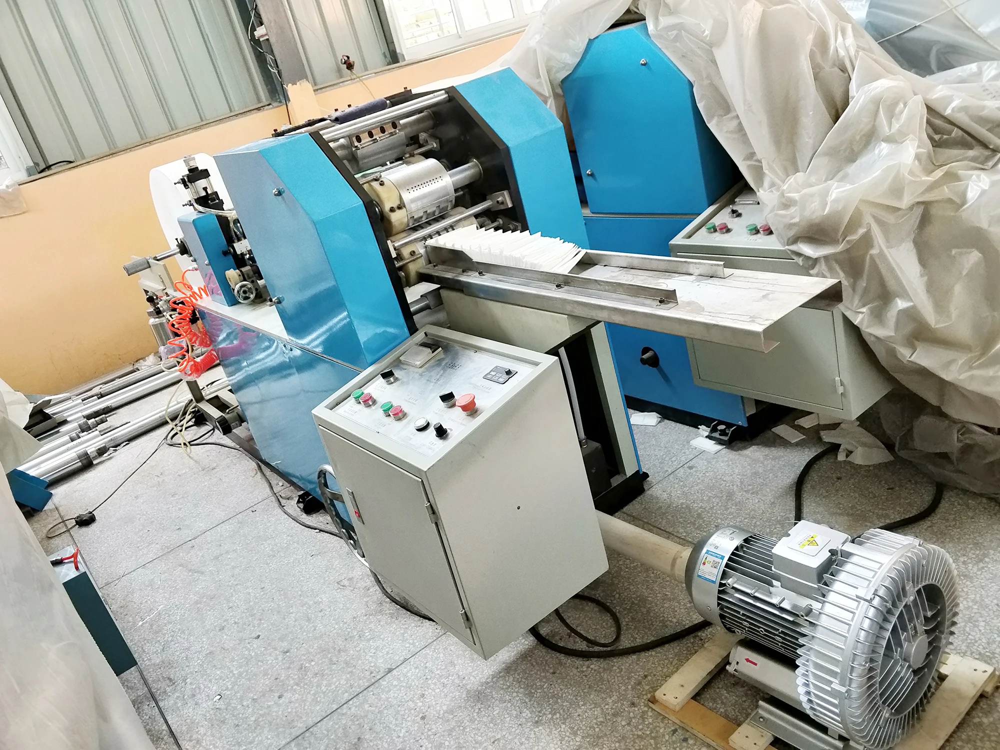 Automatic handkerchief tissue paper folding machine