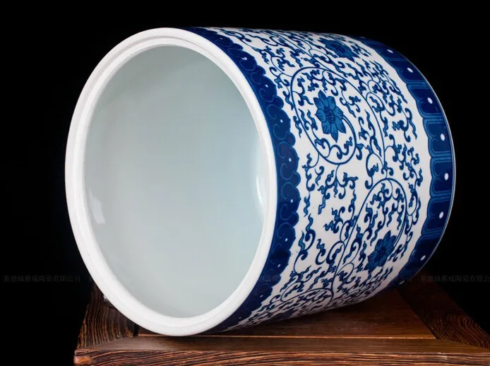 Retail Chinese Hand Painted Blue And White Ceramic Storage Jar Tea Caddy