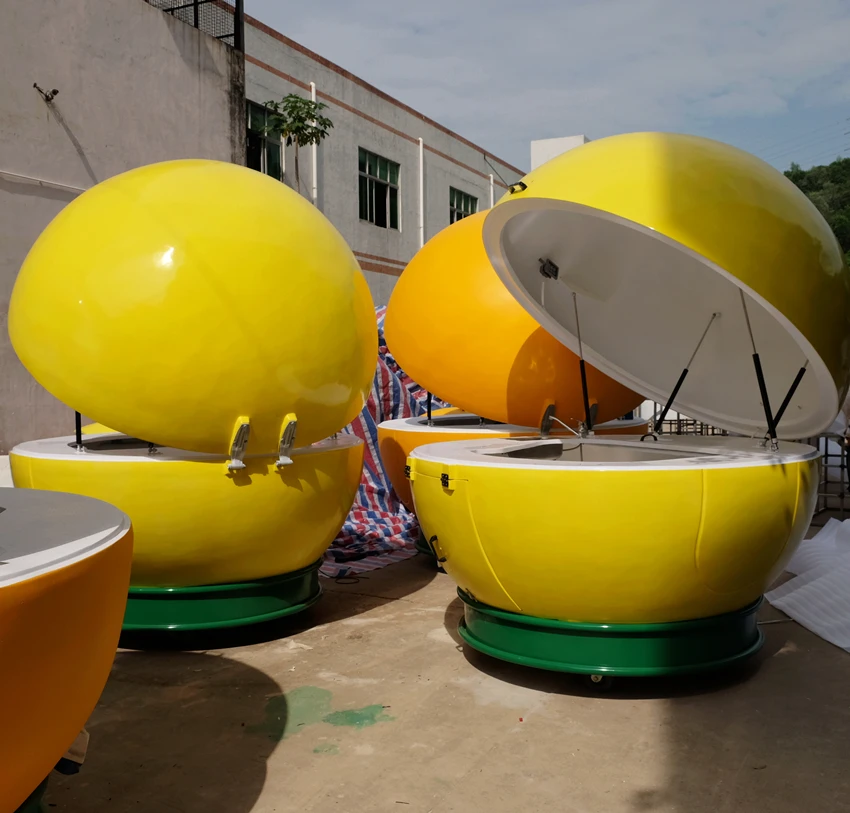 Outdoor Fiberglass Orange Shape Kiosks for coffee on wheels