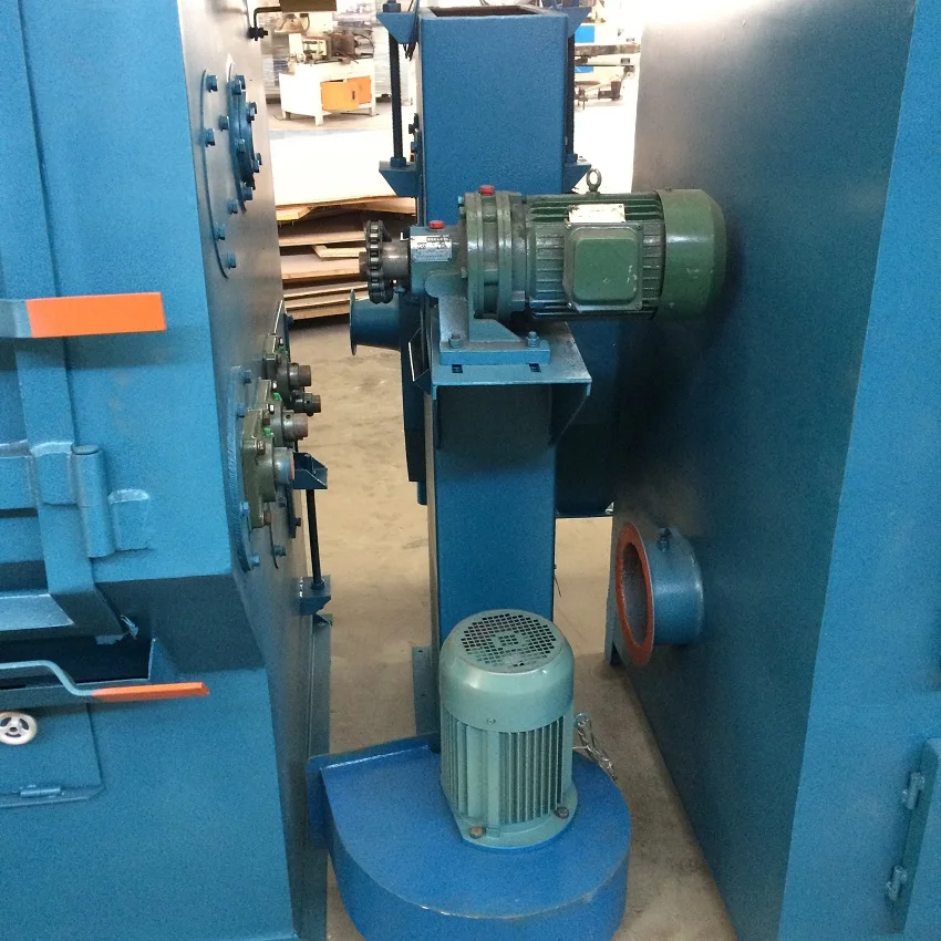 Automatic sandblasting machine / shot blasting machine / rubber belt tumbler sand blaster