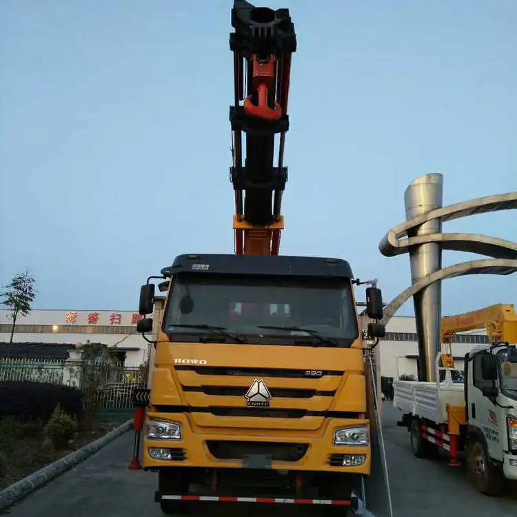 200-ton heavy-duty truck HOWO truck-mounted crane