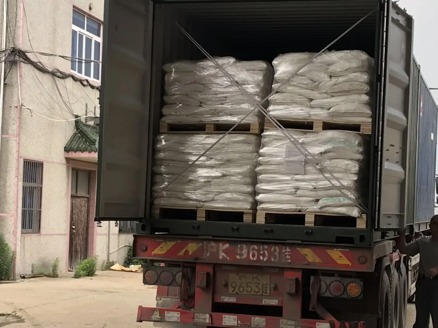 Food grade Solid Na2CO3 Anhydrous Sodium carbonate price per ton for industry uses Cas 497-19-8 price and msds