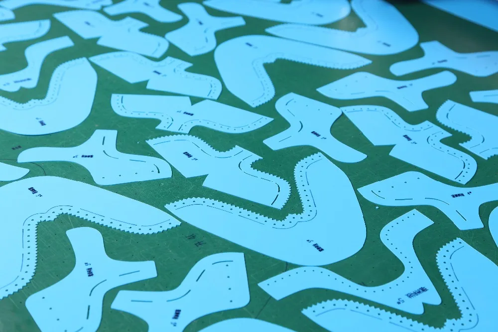  Высокая мощность Ruizhou CNC автоматическая машина для резки стельки EVA пены