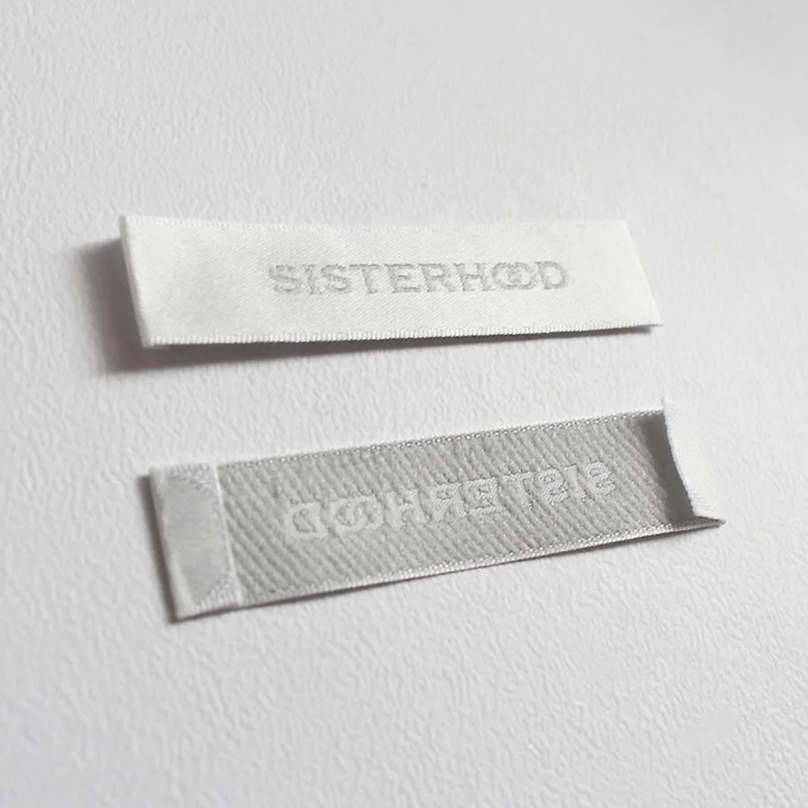 Пользовательские печатные брендовые красивые тканые этикетки для одежды