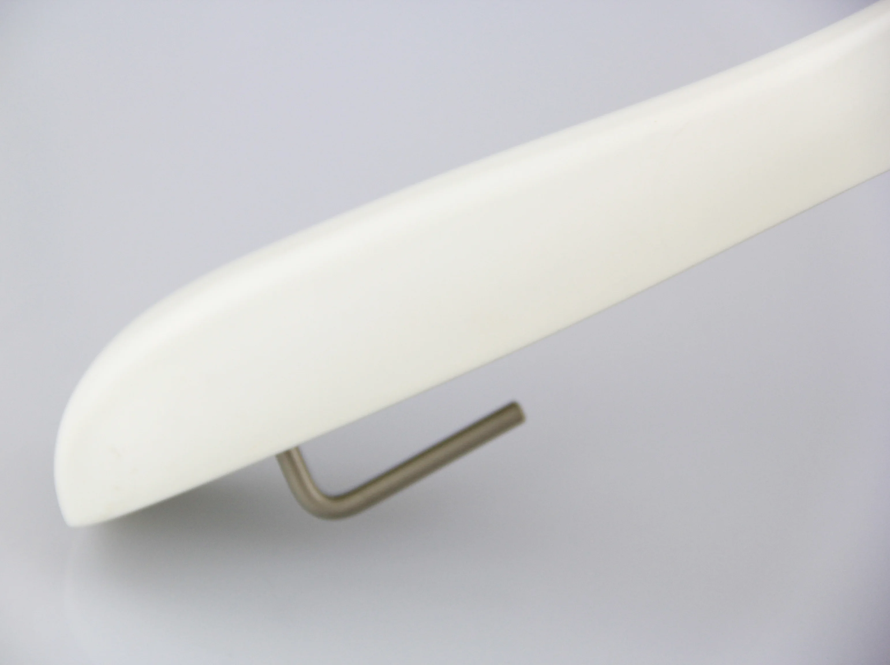 CY-311 luxury white wooden clothes hangers with rosy gold metal accessory