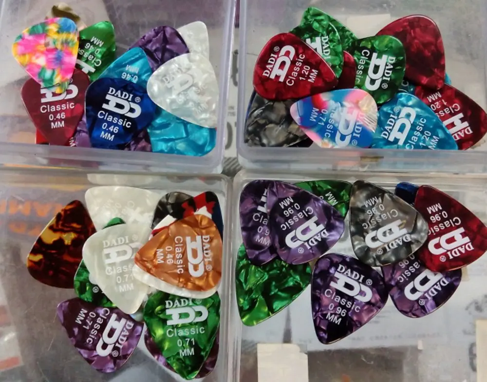 
Wholesale Nylon Plectrum celluloid Guitar Picks guitar use mutil color Custom Logo Low Price Color Printing Guitar Picks 