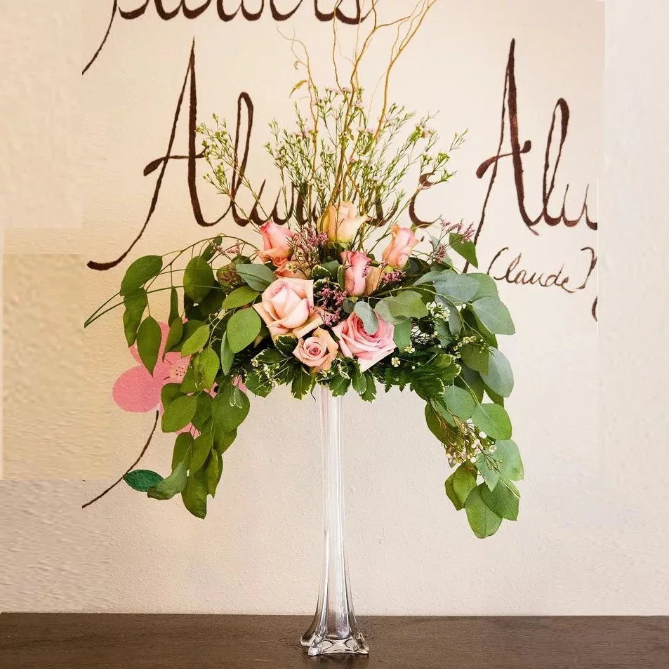 Стеклянная ваза с изображением Эйфелевой башни