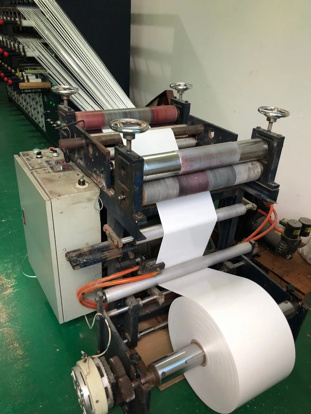 
High efficiency can simultaneously slitting 52 rolls of ribbon slitting machine 