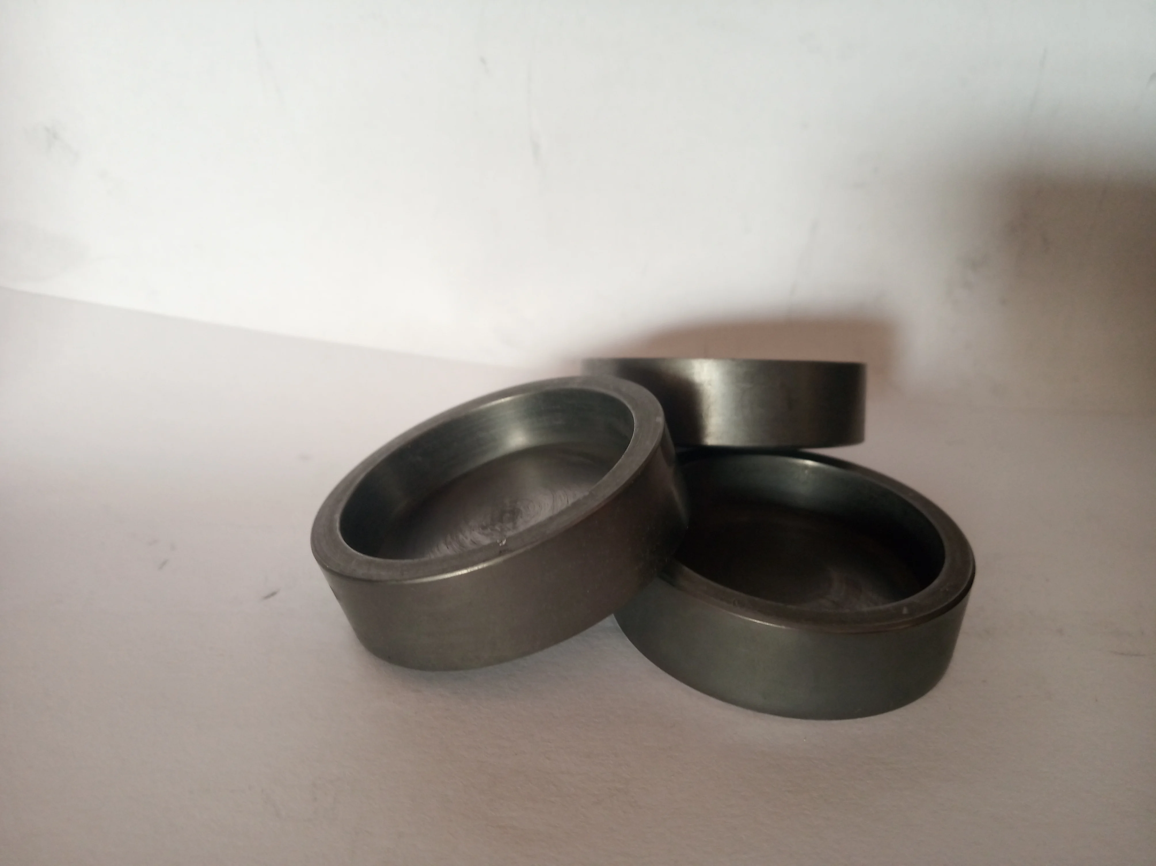 Графитовый тигель высокой чистоты и твердости для продажи