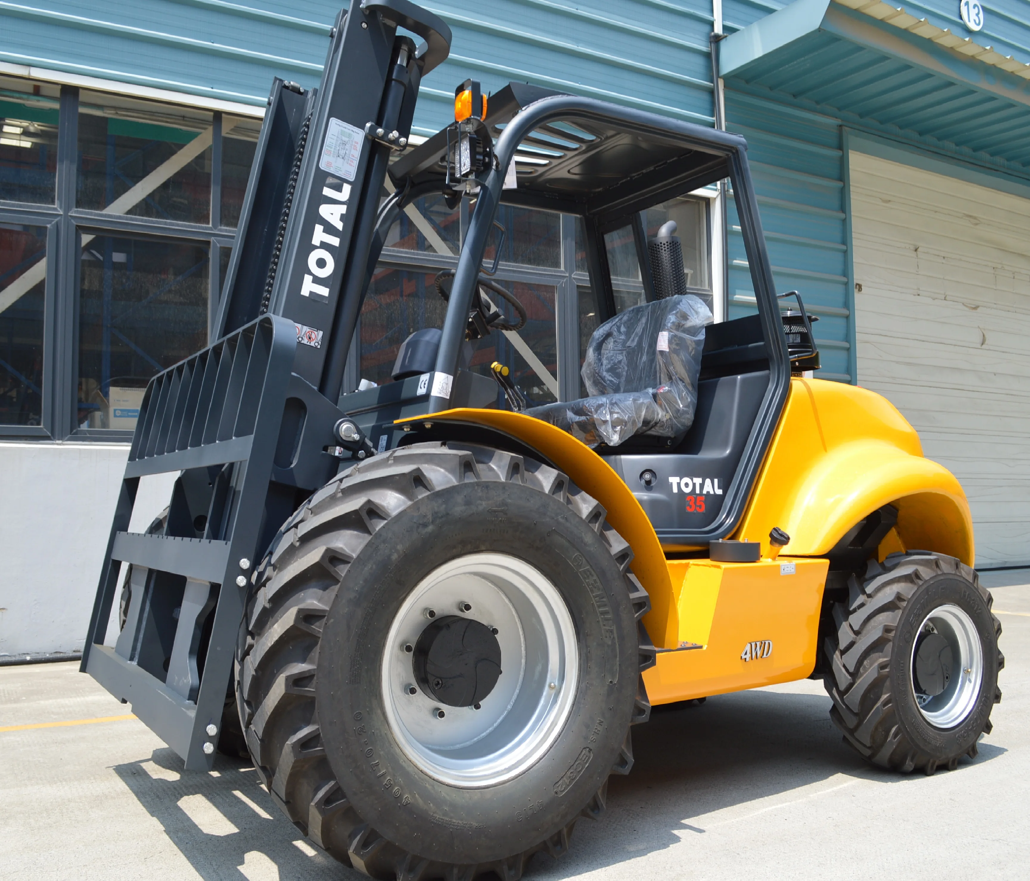 3.5 ton 4WD Rough Terrain Forklift