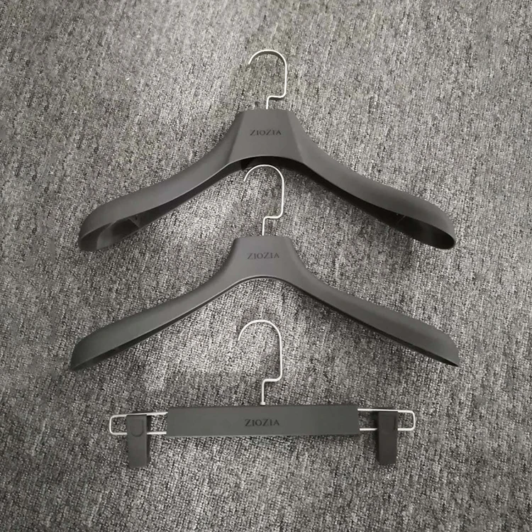 Wholesale Good Quality White Black Ultra Thin Heavy Duty Plastic Adults Clothes Trouser Coat Plastic Hanger Printed Logo