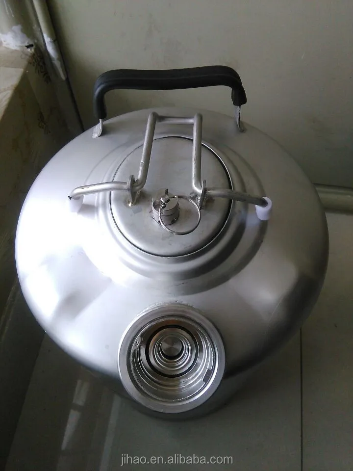 cleaning barrels/cleaning kegs for beer tower