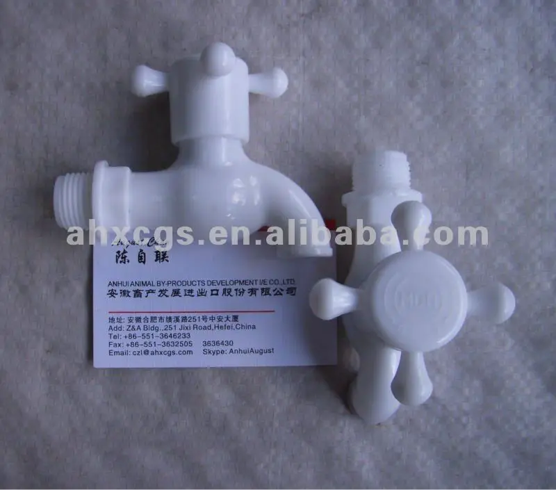 Пластиковый водопроводный кран