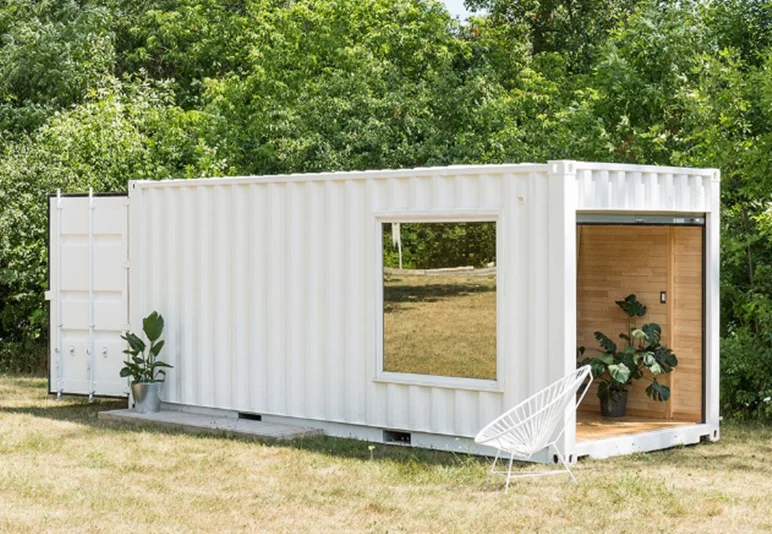 
Easy dismountable nail art container 