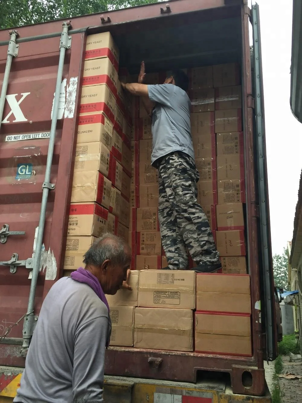 
instant dry yeast for baking bread 