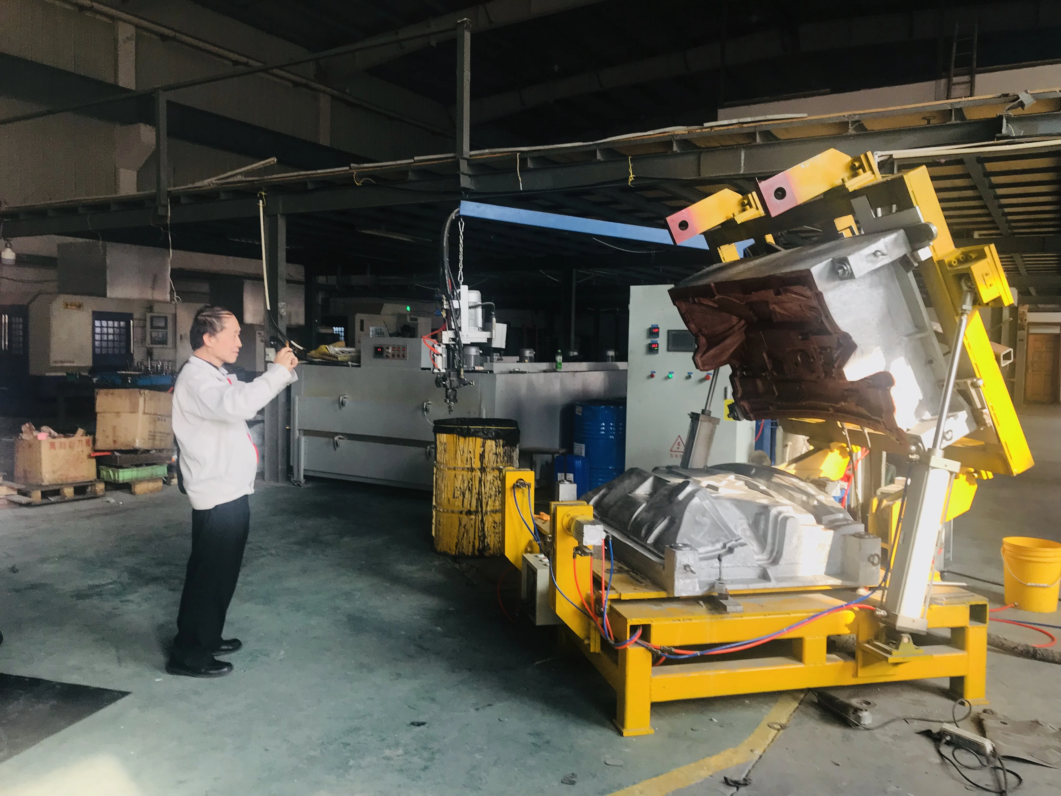 Машина для литья пенополиуретана высокого давления, используемая для изготовления подушек для автомобильных сидений, руля, бампера, солнцезащитного козырька, одноразовых затычек для ушей