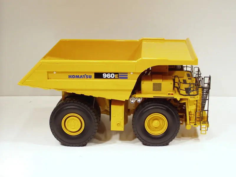 FIRST GEAR KOMATSU 1 50 SCALE 960E MINING DUMP TRUCK DIECAST REPLICA VEHICLE NEW