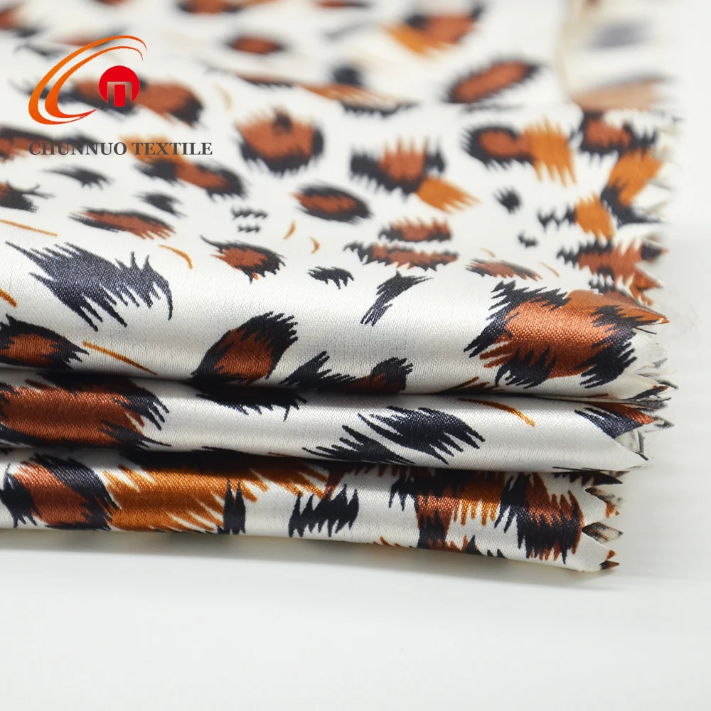 Chunnuo Текстиль 100% Полиэстер Тканый Леопардовый принт атласная ткань