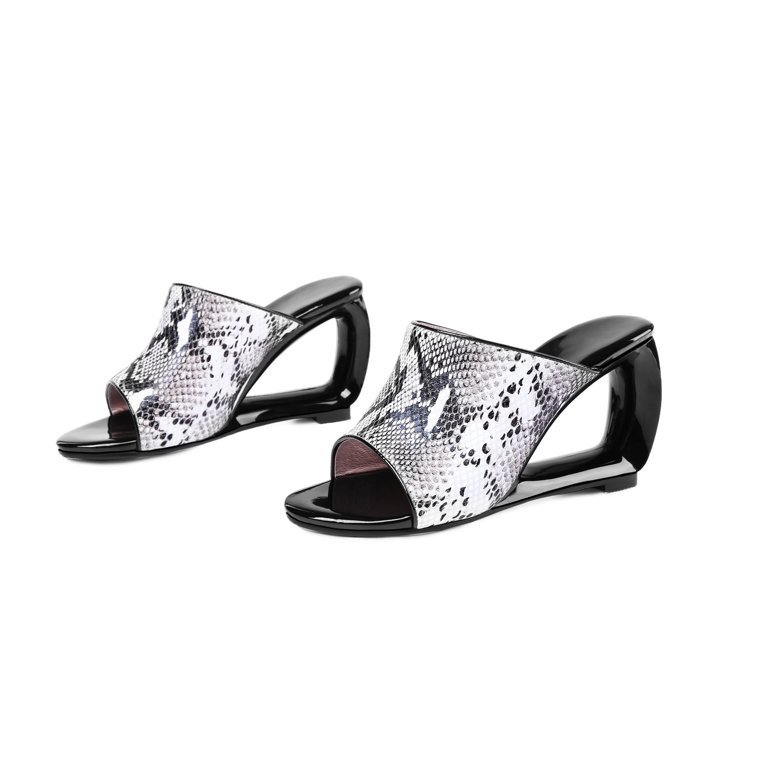 Latest Design Lady Footwear Open Toe Mule Slippers Strange Wedge High Heel Outdoor Slippers Women Shoes Sheepskin Snake Slippers