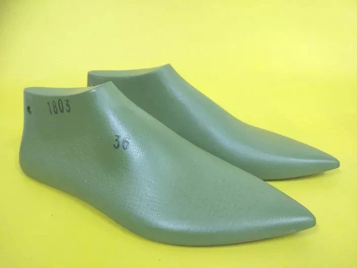 Ladies flat pointed toe sandal plastic shoe lasts