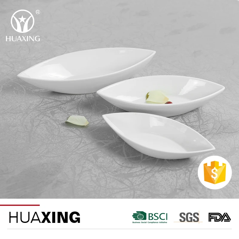 White porcelain dinnerware boat shaped ceramic bowls with different size