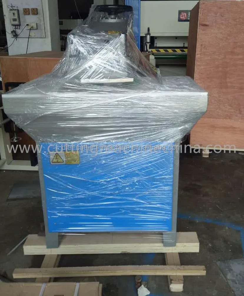 JSAT-2C/12 Hydraulic swing arm leather cutting machine