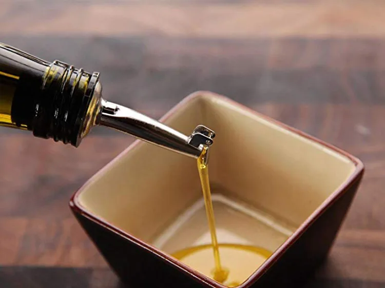 Stainless Steel Wine Stopper Spout Dispenser Free Flow Pourers Olive Oil Liquor Bottle Pourer with Flip-top Cover