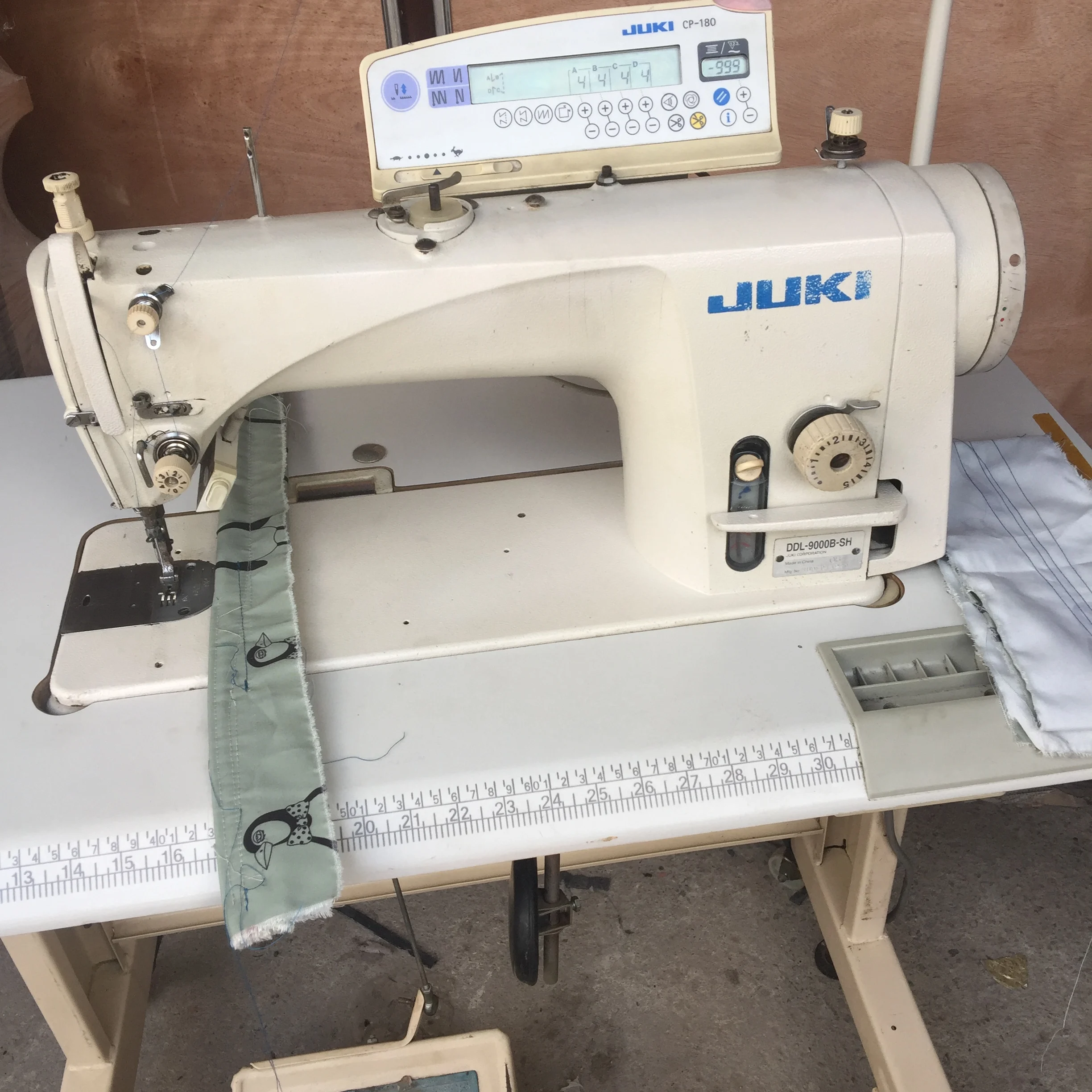Factory sale Used JUKI9000B lockstitch sewing machine  price is nice