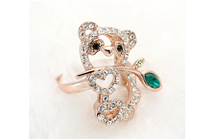 
2016 new lovely emerald panda and bamboo leaf shape finger ring white and green gemstone gold piston ring 