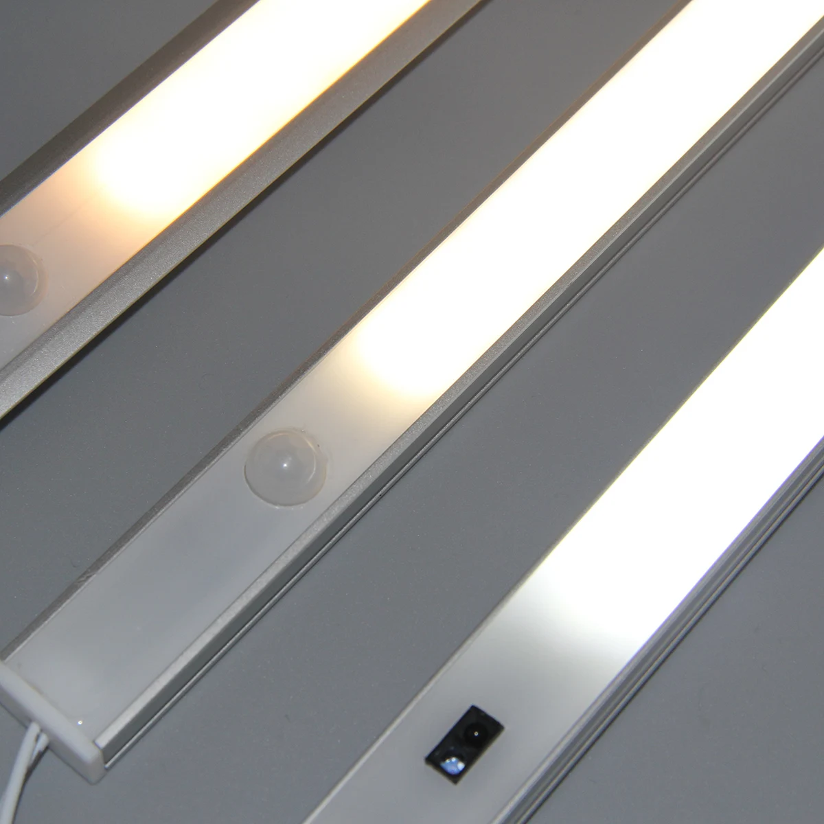 High quality led magnetic cabinet light Battery Powered Security Cabinet Lighting 10 Led Motion Sensor Closet Light