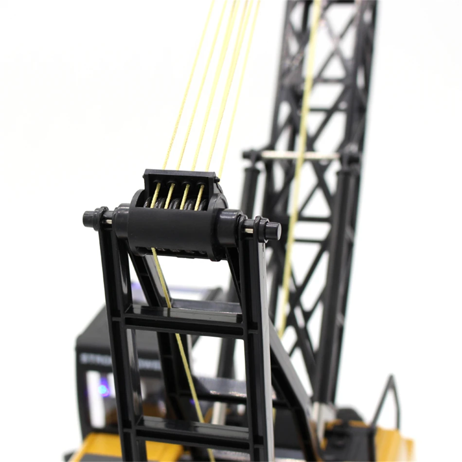 HUINA 1572 15ch RC Alloy Crane 1/14 2.4GHz Engineering Movable Latticed Boom Hook Mechanical Truck Toy Car with Sound Light