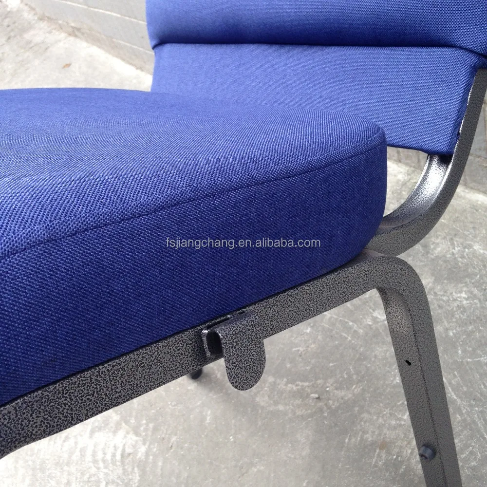 Свадебные стулья для церкви в театре