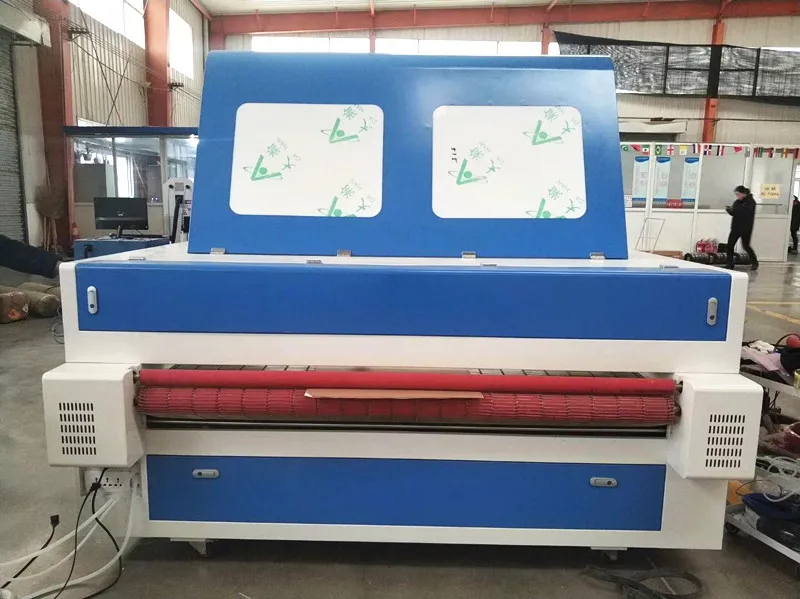 
co2 laser type carpet t shirts textile fabric 60W auto feeding laser cutting machine 1610 