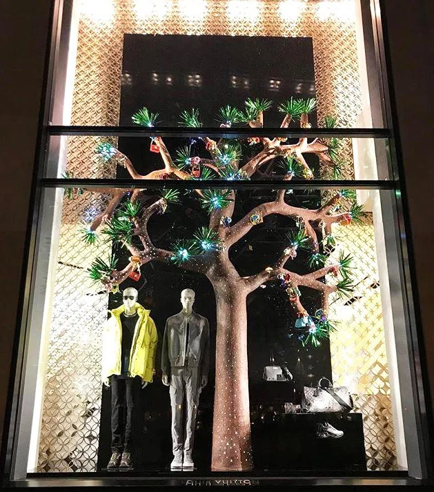 Флагманский магазин maison window display дерево реквизит декоративная скульптура гигантская анимация для роскошного бренда