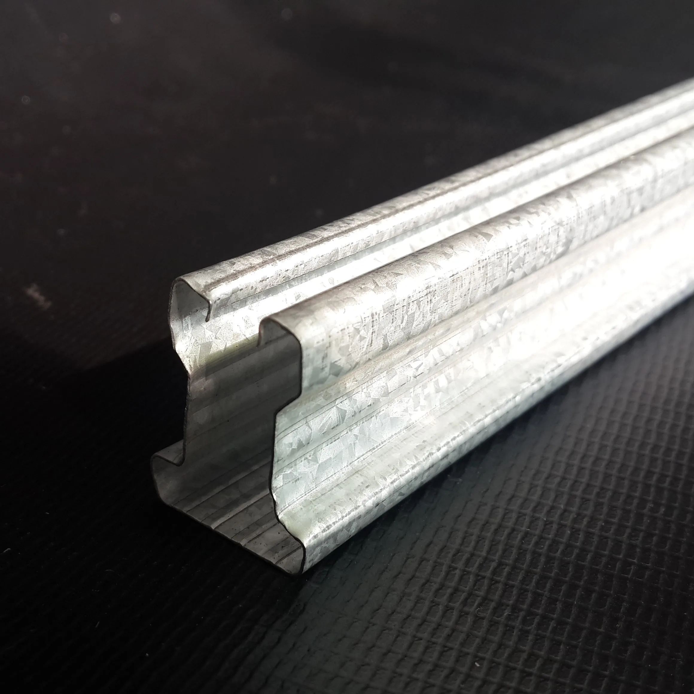 Standard Top Cross Rail Ceiling System Furring Channel Galvanized Steel Sheet Ceiling Batten Metal Traditional 5 Years AISI SDL