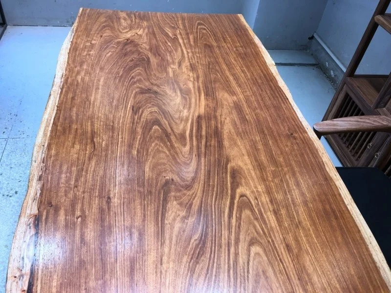 Natural edge wood slab with free table legs 6 people sitting wooden dining table