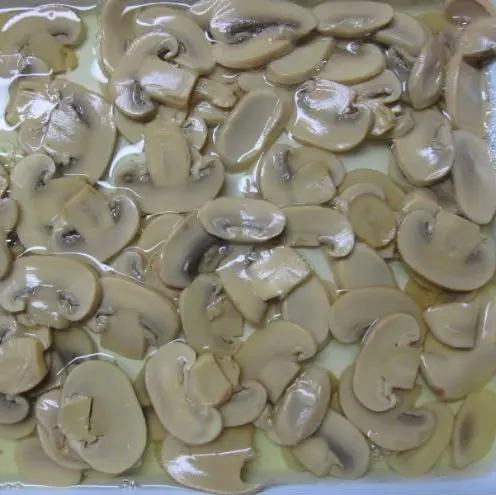 Свежий нарезной гриб в банке