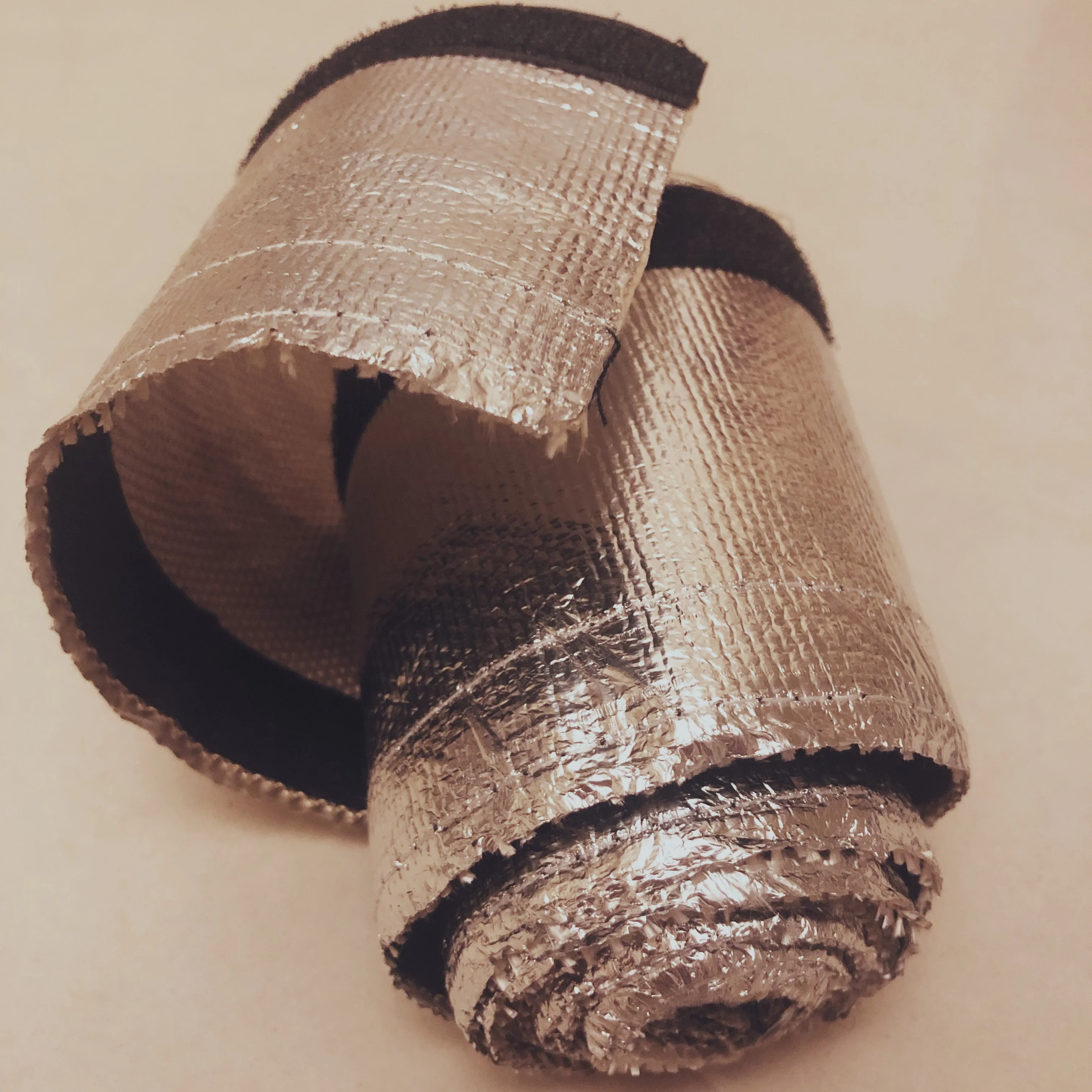 Aluminium Foil Coated Fiberglass Heat Insulation Reflect Sleeve/Cover for Automotive Using with Magic Stickers