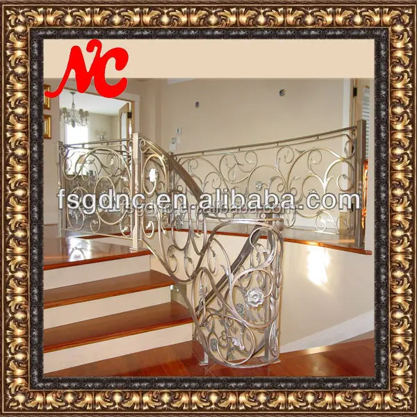
 Красивый дизайн, старинные железные лестничные перила  