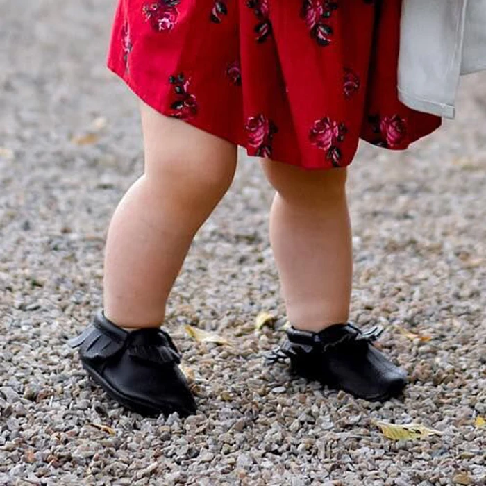 
Customized black color toddler moccasins shoes soft leather baby moccasins 
