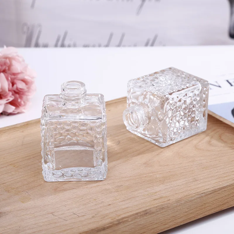 Wholesale spot 90ml factory clear cube shape air fresheners wholesale diffuser bottle with lid