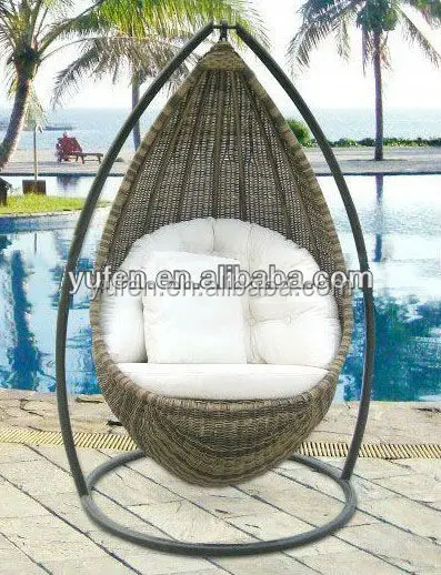 Outdoor patio rattan egg hanging chair