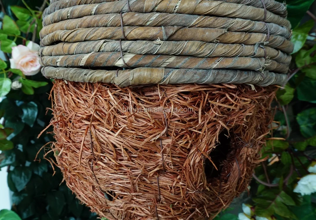 Cheap Natural Round Handmade Rattan Outside Hanging Bird Roosting Pockets For Resting Birdhouse Cages Wholesale