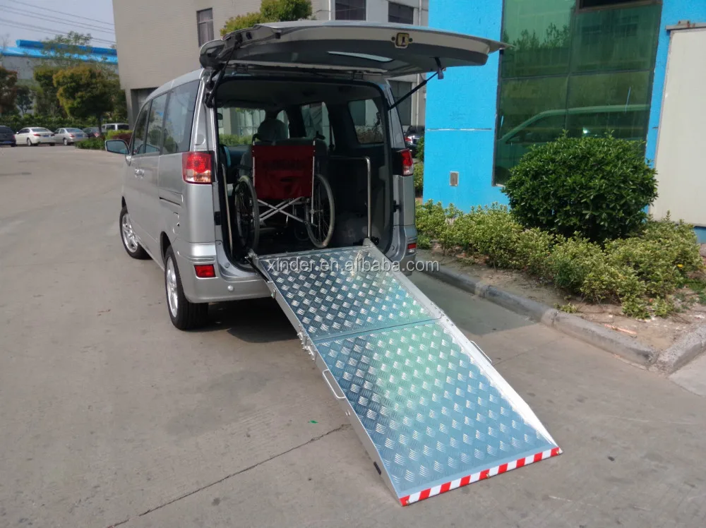 Handicap Accessible Aluminum Manual Wheelchair Folding Ramp For Van Minivan Loading Car Lift Ramp For Disabled Ce Certificate